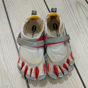 Men's Vibram five-finger shoes sz 43 (9.5-10)